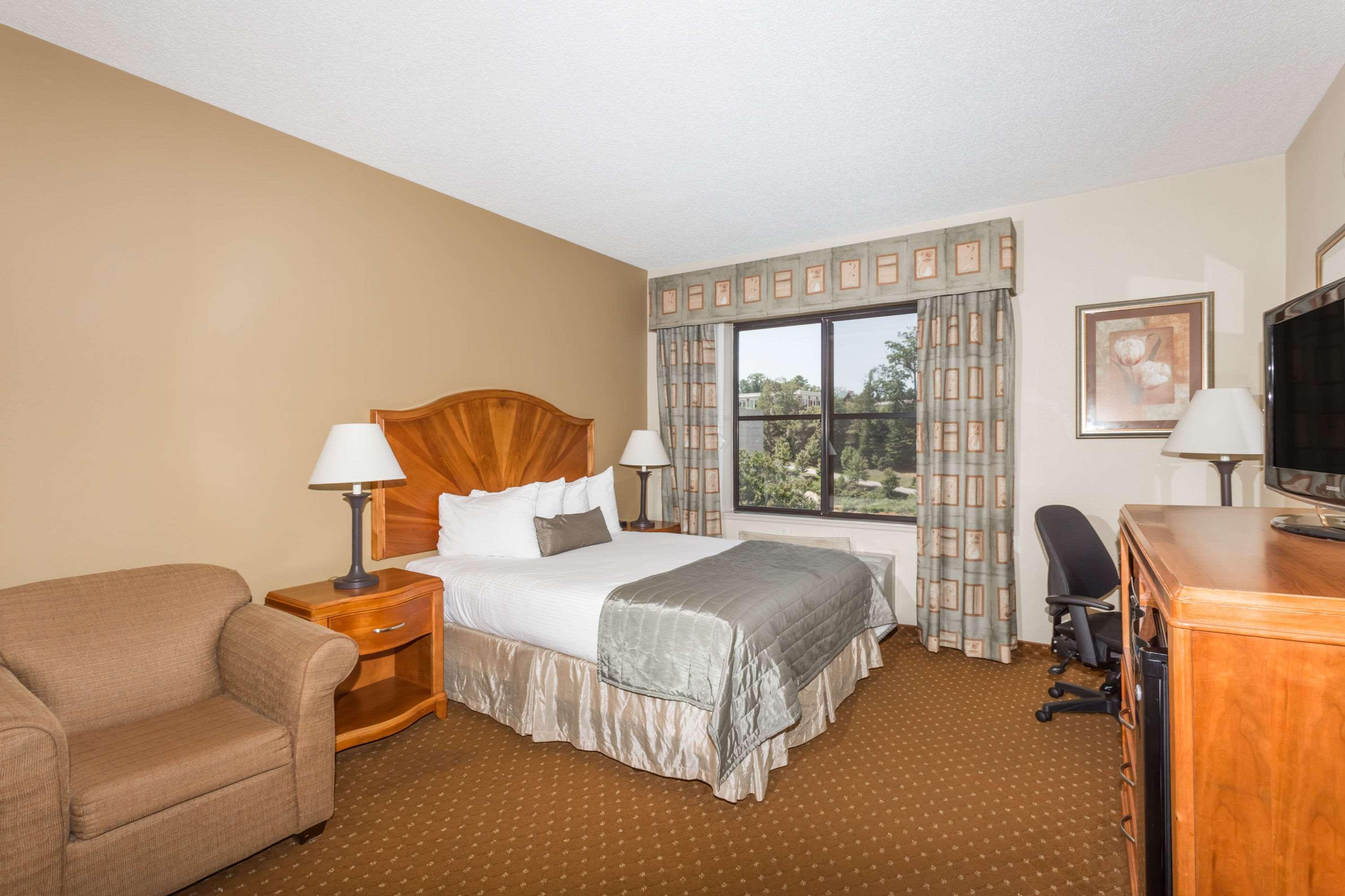 Baymont By Wyndham Asheville/Biltmore Bagian luar foto