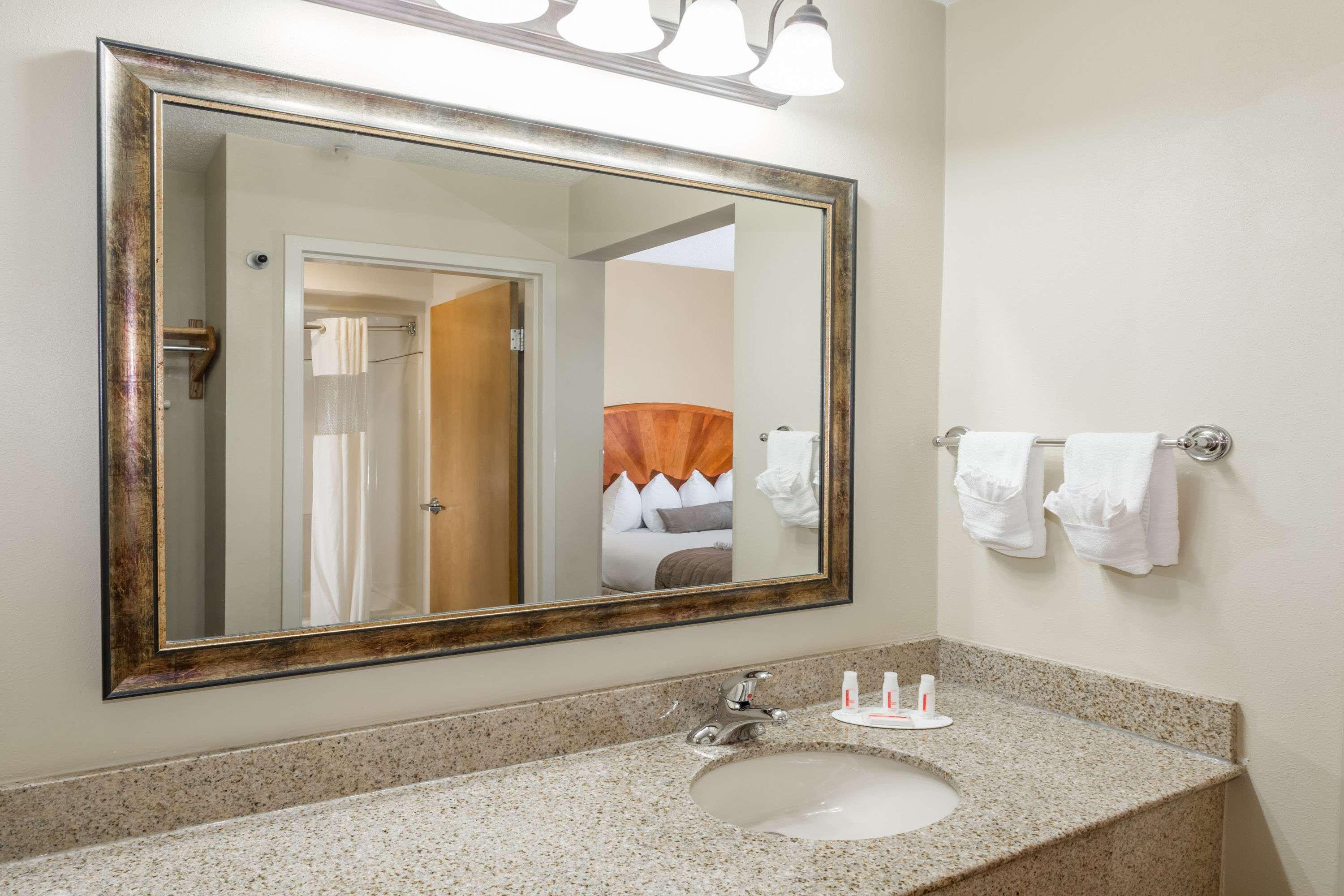 Baymont By Wyndham Asheville/Biltmore Bagian luar foto